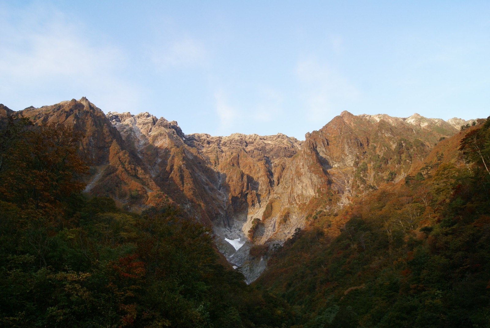 谷川岳・一ノ倉沢、紅葉の季節へ